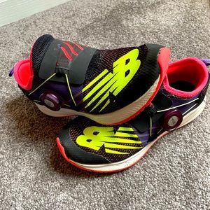 Girls new balance Tennis shoes